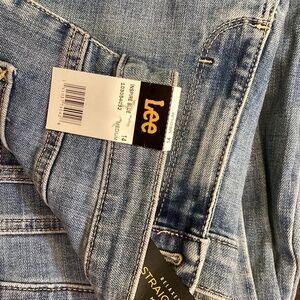 Lee stretch relaxed fit straight leg jean. Size 14M. Color - Inspire Blue